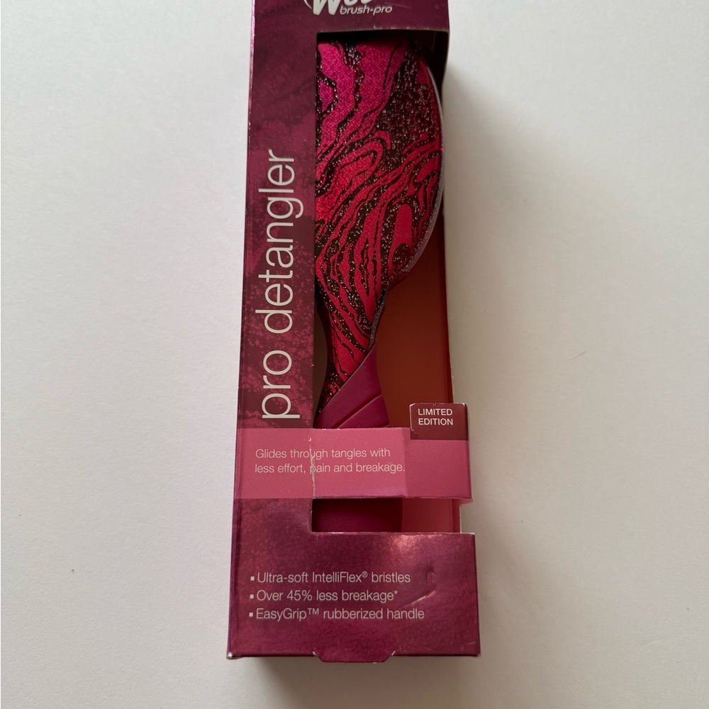 Red and Black Glitter Pro Detangler Brush